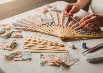 Como fazer um leque de tecido em casa com poucos materiais