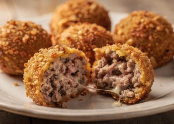 Receita de bolinho de carne moída prática com sabor de comida caseira