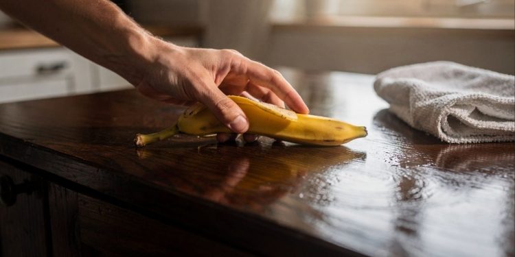 Usei a casca dessa fruta e me impressionei com o brilho que ela deu nos móveis de madeira