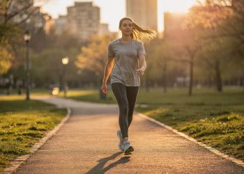Segundo a psicologia, treinar ao ar livre diminui a ansiedade e favorece o bem-estar emocional de forma duradoura