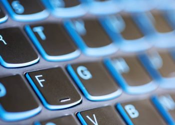 A verdadeira razão por que as teclas F e J têm relevo nos teclados modernos