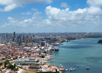A Cidade do Sol com dunas monumentais e praias para o ano inteiro