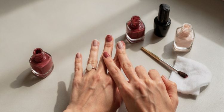 O passo a passo pouco falado para fazer o esmalte durar muito mais
