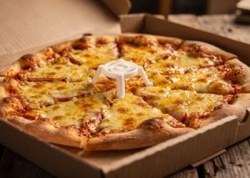 Poucos sabem: qual a real função da “mesinha da pizza”?