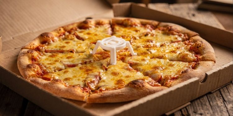 Poucos sabem: qual a real função da “mesinha da pizza”?