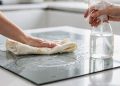 Fogão igual espelho? Essa misturinha com 3 ingredientes o deixa limpo e espelhado