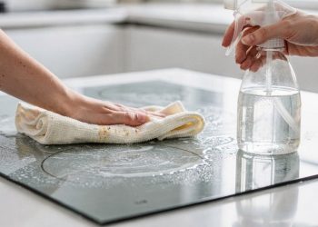 Fogão igual espelho? Essa misturinha com 3 ingredientes o deixa limpo e espelhado