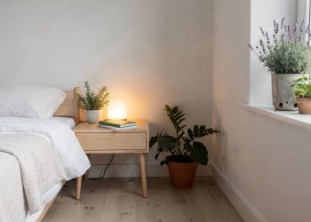 O segredo dos decoradores para blindar o quarto contra aranhas sem perder a elegância