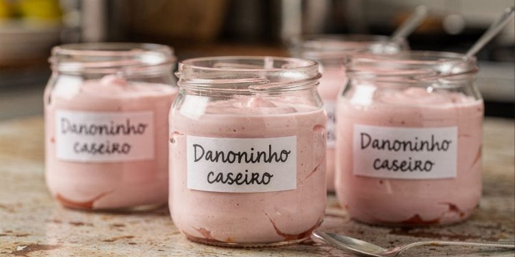 Danoninho caseiro cremoso, refrescante e que fica pronto em 10 minutos