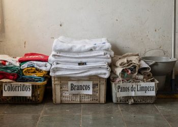 Reaproveite panos de algodão e faça faxina mais econômica e organizada