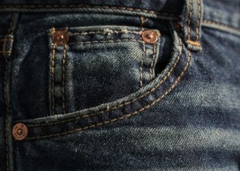 Os botões de metal nos jeans não são apenas enfeites e possuem uma função técnica crucial