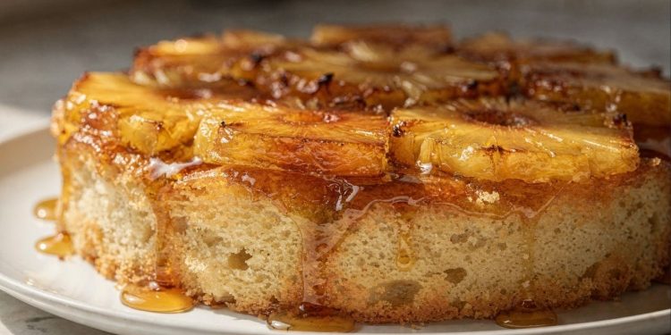 O passo a passo da torta de abacaxi invertida sem erros
