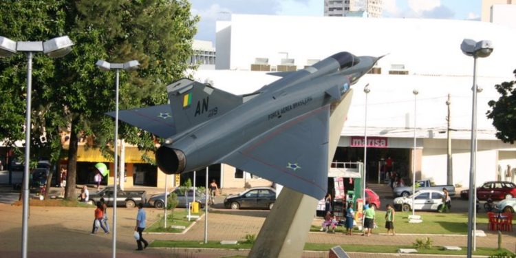 Entre Brasília e Goiânia, a cidade goiana que conquista os brasileiros com qualidade de vida e defende o espaço aéreo da capital federal