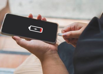 Essa dica famosa para acelerar o carregamento do celular nem sempre funciona como muitos pensam