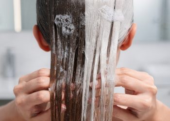 Seu shampoo favorito não parou de funcionar, os seus fios que estão com acúmulo de resíduos