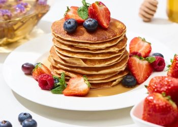 Essa receita de panquecas doces americanas rende massa fofa, sabor delicado e é perfeita para o café da manhã