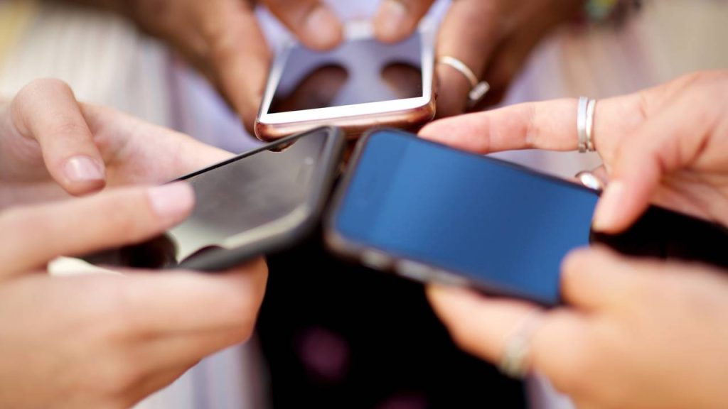 pessoas celular