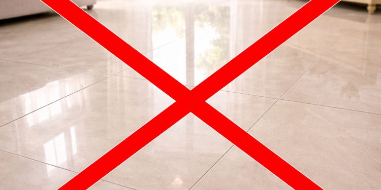 Adeus aos pisos de porcelanato: essas são as tendências para 2026 com menos risco de manchas, mais conforto térmico e muita elegância