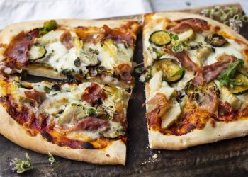 A receita de pizza de liquidificador que dá certo sempre, com poucos ingredientes e sem complicação