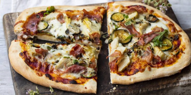 A receita de pizza de liquidificador que dá certo sempre, com poucos ingredientes e sem complicação