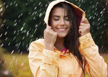 Por que o cheiro da chuva traz paz antes mesmo de chover?