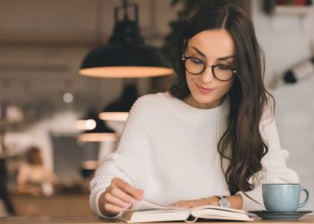 O truque mental que faz livros longos parecerem leves e ajuda você a chegar até a última página