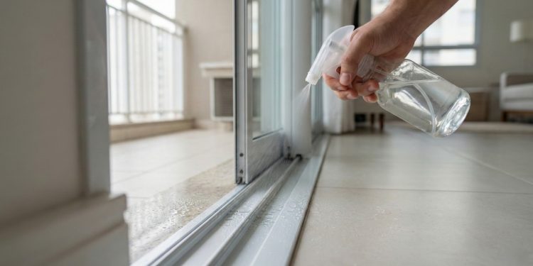 Borrifar vinagre na varanda: por que é recomendado e como fazer corretamente?