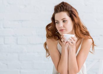 O peso invisível que afeta a saúde mental de mulheres entre 35 e 50 anos