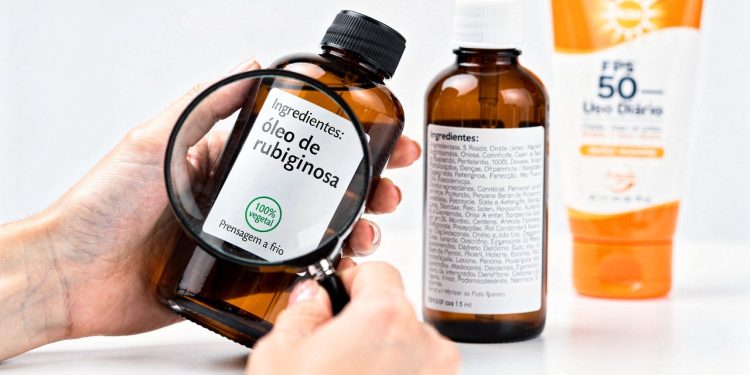 É por isso que o óleo de rosa mosqueta não está clareando suas manchas