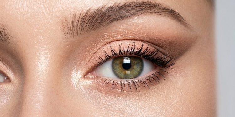 As tendências atuais de maquiagem para olhos que abrem o olhar e funcionam para qualquer formato