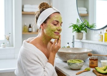 Pele do rosto seca? Essas máscaras faciais naturais com ingredientes simples te salvam desde o primeiro uso