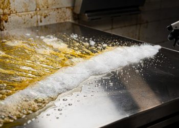 Com um produto a base de bicarbonato, você consegue limpar a sua cozinha toda sem esforço algum