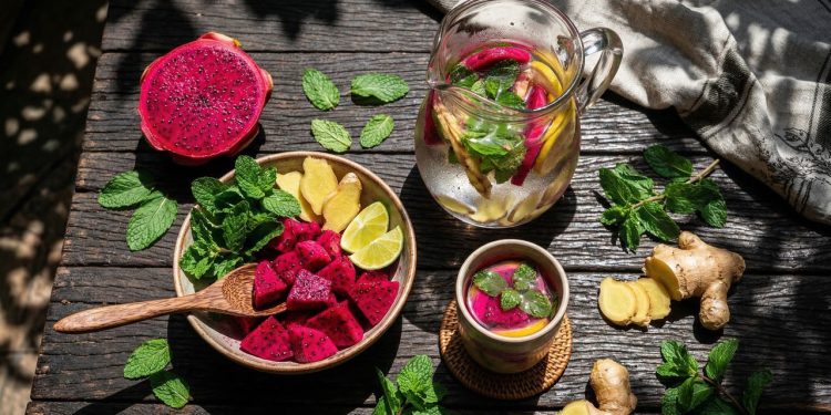 5 alimentos que ajudam a reduzir o inchaço e a perder peso