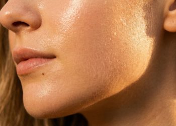 As tendências atuais de skincare que substituem a maquiagem pesada e deixam a pele naturalmente bonita