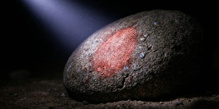 A misteriosa marca vermelha encontrada em artefatos arqueológicos, com a ajuda do departamento de polícia forense no centro da Espanha
