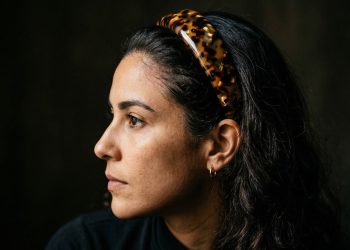 Esqueça os grampos: este é o acessório de cabelo da primavera de 2026