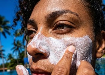 Cinco hábitos que você nunca deve ter ao aplicar protetor solar