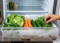 Um detalhe na gaveta de verduras da geladeira ajuda hortaliças a durar muito mais