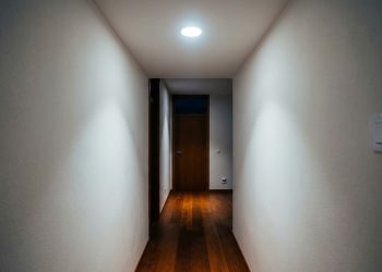Quanto custa deixar a luz do corredor acesa a noite toda 