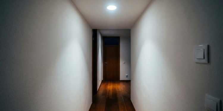 Quanto custa deixar a luz do corredor acesa a noite toda