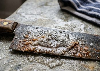 Misturar sal com vinagre: para que serve e por que é recomendado