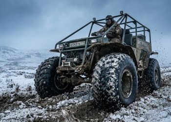 Os quadriciclos russos gigantes que flutuam na água e usam motor de carro japonês