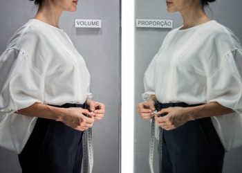 2 blusas femininas que não te valorizam e aumentam sua barriga visualmente