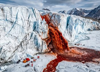 A Cachoeira Vermelha na Antártida se revelou uma válvula de alívio de pressão glacial