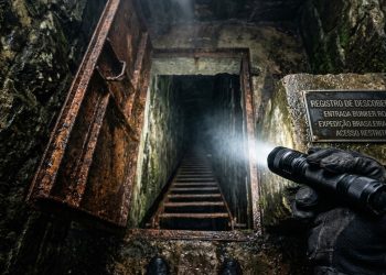 Um bunker da Guerra Fria, que se acreditava estar perdido, foi encontrado perto de um castelo medieval.