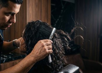O corte de cabelo moderno que está em alta e fica bonito mesmo sem escova ou secador