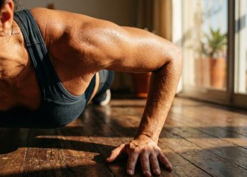Este é o número de flexões que você deve ser capaz de fazer, com base na sua idade
