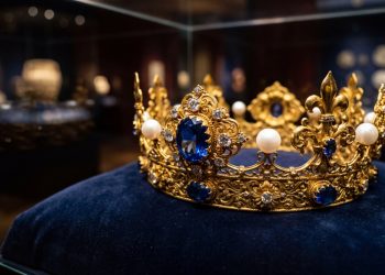 Na Polônia, foi descoberto um dos tesouros mais valiosos da Europa: uma coroa e toneladas de ouro.