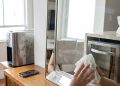 Quatro superfícies que não devem ser limpas papel toalha