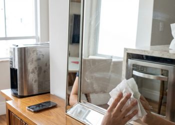 Quatro superfícies que não devem ser limpas papel toalha